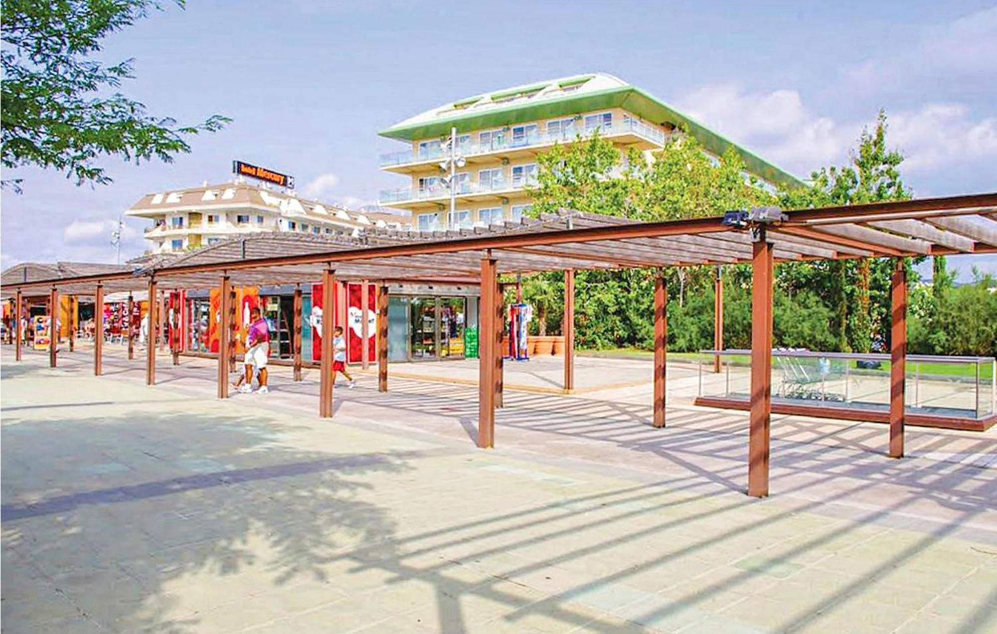 Awesome Apartment In Santa Susanna With Kitchen Exteriör bild